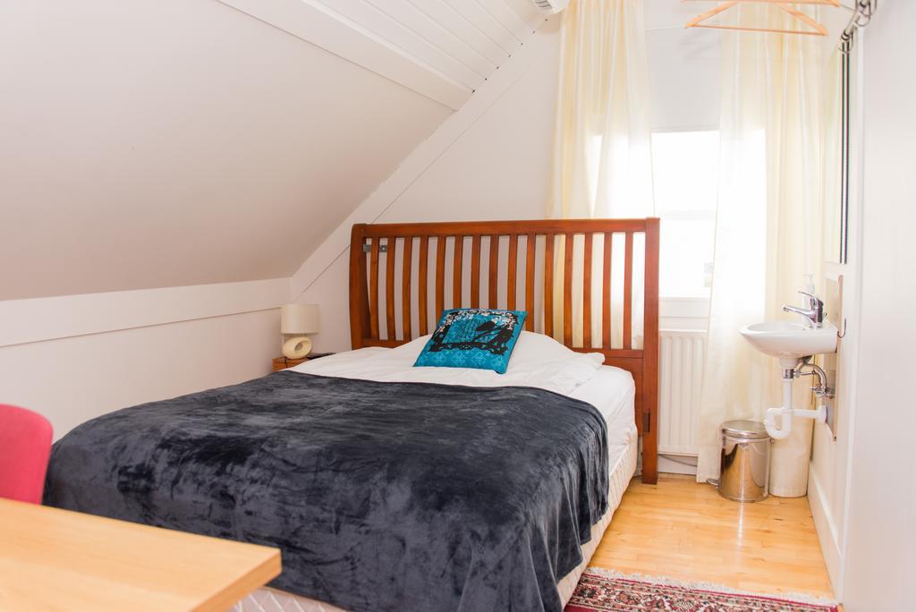 Harbourfront Guesthouse Hafnarfjörður Rum bild